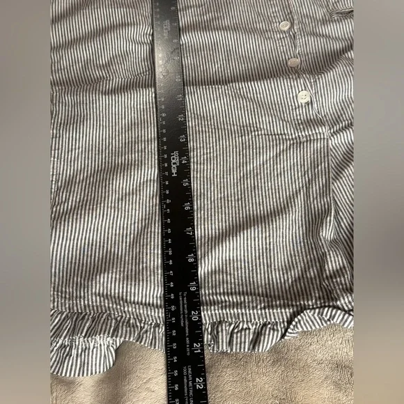 Eskey Gray White Pinstripe Ruffle Trim 100% Cotton Top Size M - Picture 8 of 9